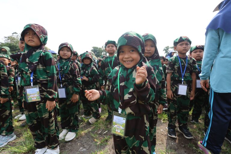 Bupati Ipuk Meriahkan Senam Bersama Ribuan Siswa PAUD di Banyuwangi