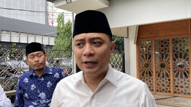 Cegah Banjir Rob, Wali Kota Eri Cahyadi Maksimalkan Mangrove hingga Tanggul Pengaman