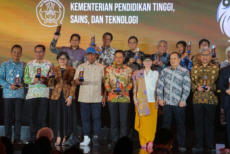 Kado Dies Natalis ke-60, UNESA Borong 14 Penghargaan Anugerah Diktisaintek 2024