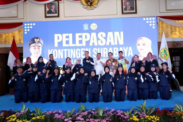 Wali Kota Surabaya Eri Cahyadi Lepas Kontingen PORWAPROV 2024, Targetkan Sabet Juara Umum