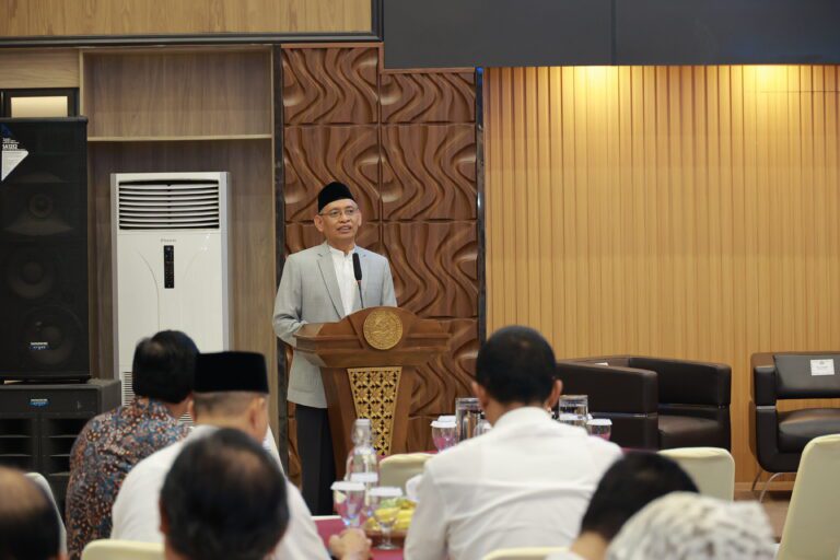 Refleksi Akhir Tahun, Rektor UNAIR Tekankan Pentingnya Penegakan Hukum demi Kemajuan Ekonomi