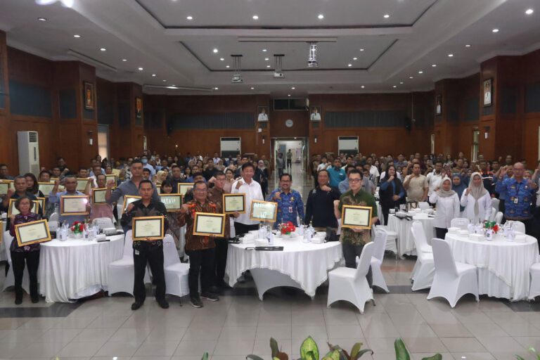 Pemkot Surabaya Beri Penghargaan 27 Pelaku Usaha yang Berkomitmen Menjaga Lingkungan