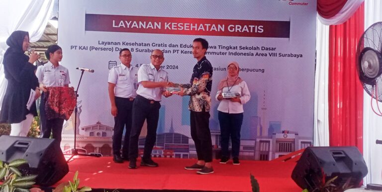 Layani Kesehatan Gratis; KAI Grup Hadirkan Kereta Rail Clinic di Stasiun Sumberpucung Kab Malang