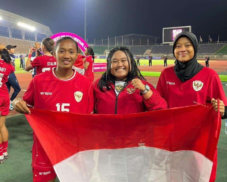 Dua Mahasiswi FIKK UNESA Bawa Timnas Putri Indonesia Juara Piala AFF Wanita 2024