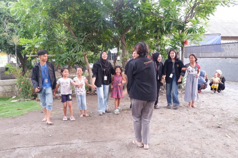 Ubhara Surabaya Adakan KKN Tematik dan kembangkan Permainan Tradisional