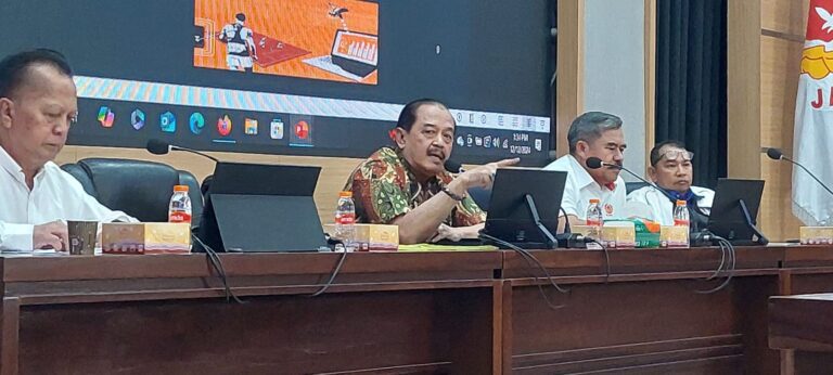 Seminar Olahraga SIWO PWI : PON Habiskan Uang Triliunan, Mantan Ketum KONI Jatim Usul Pola Pembinaan Nasional Berubah Disentralisasi