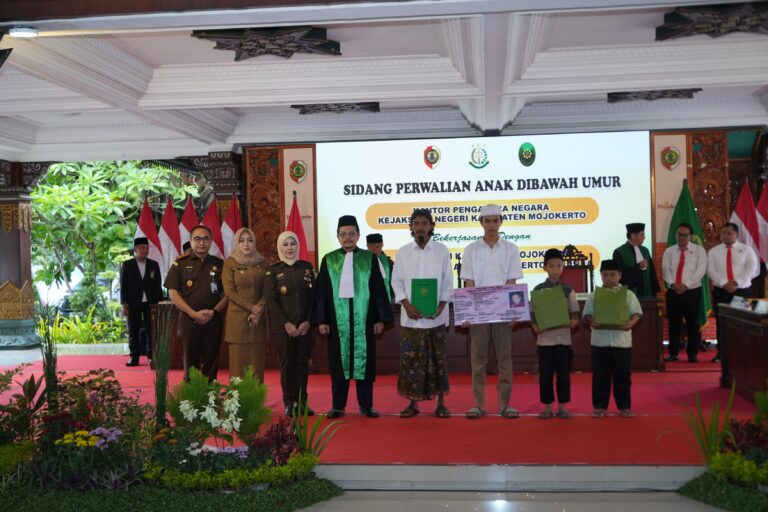 Kajati Jatim Mia Amiati Hadir Dalam Sidang Penetapan Perwalian Anak di Kab.Mojokerto