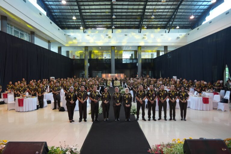 Kajati Jatim Mia Amiati Buka Rakerda Kejati Jatim 2024