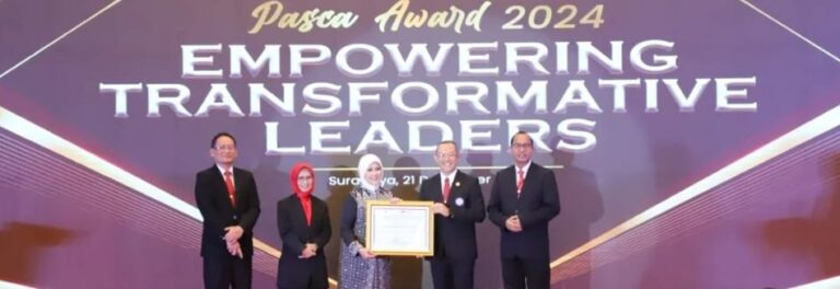 Kajati Jatim Terima Penghargaan “Inspiring Restorative Justice and Humanity” dari SPS UNAIR