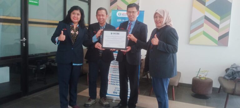 UHW Perbanas PTS Pertama di Indonesia Raih Sertifikat Akreditasi Internasional IACBE
