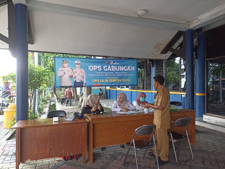 BNN, Satlantas Polres Gresik dan Dinas Kesehatan Kabupaten Gresik menggelar OPS lilin Semeru 2024