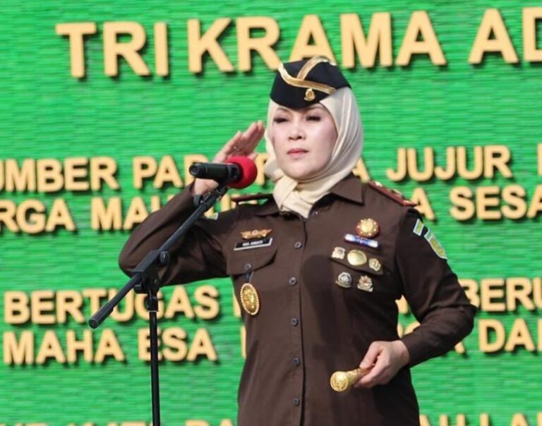 Kajati Jatim Mia Amiati Beri Pesan Khusus kepada Para Jaksa di Apel Pagi