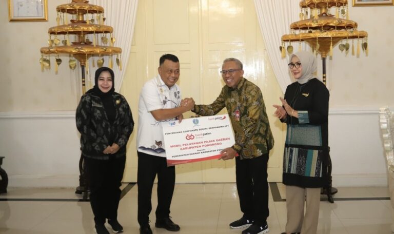 Pemkab Ponorogo Terima Bantuan Mobil Operasional dari Bank Jatim