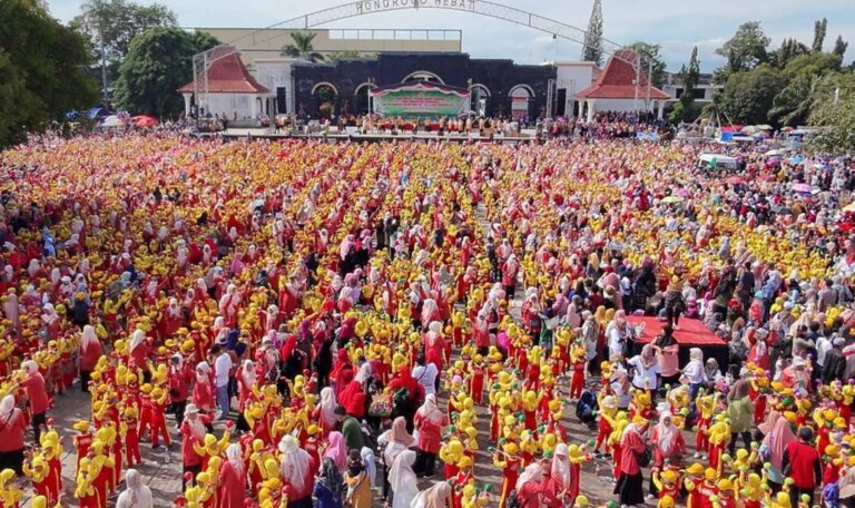 9.410 Peserta PAUD Ponorogo Tampilkan Tari Bathok Secara Masal