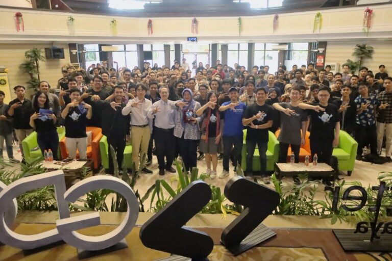 Kadis Kominfo Jatim Buka Seminar Flutter In Production di Kampus ISTTS