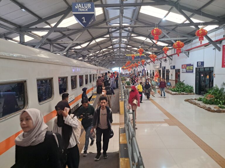 Lebih dari 205 Ribu Pelanggan Gunakan KA di Libur Panjang Isra’ Mi’raj dan Imlek