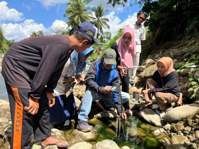 Gandeng Masyarakat, Alumnus UNAIR Ciptakan Solusi Pelestarian Lingkungan lewat ECOTON