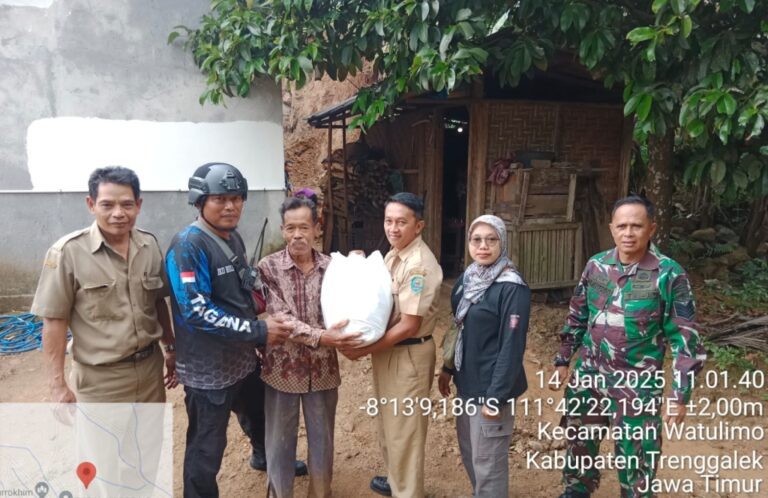 Tagana Trenggalek dan KSB Kumbokarno Watulimo Salurkan Bantuan untuk Korban Longsor