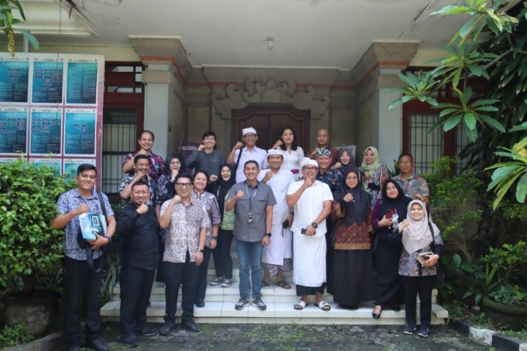 Diskominfo Jatim Tinjau Penerapan Sistem Pemerintahan Berbasis Elektronik di Bali