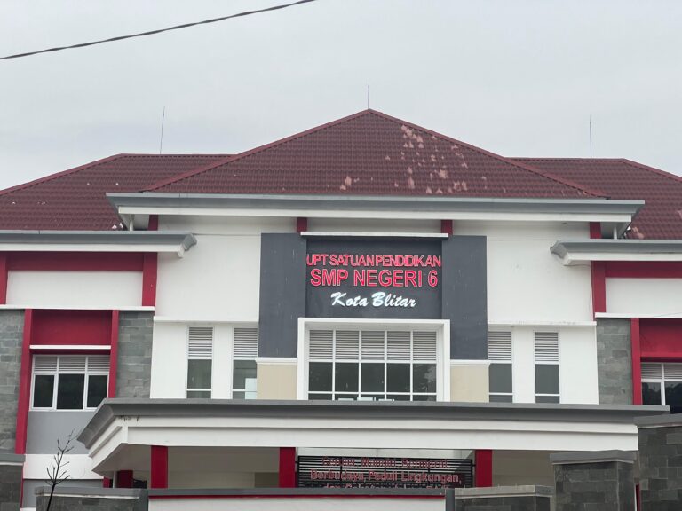 Seluruh Siswa di SMPN 6 Kota Blitar Jalani KBM Semester II di Gedung Baru