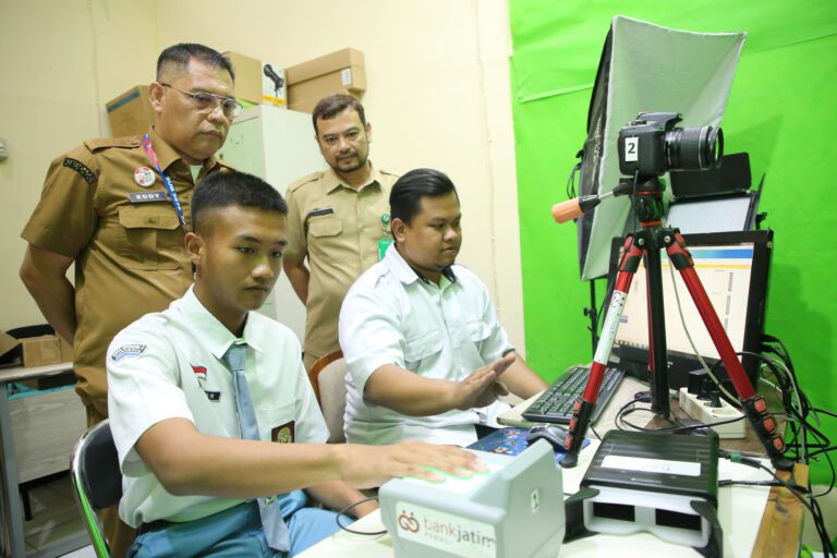 Dongkrak Aktivasi IKD, Dispendukcapil Surabaya Sasar Kampus hingga SMA Sederajat