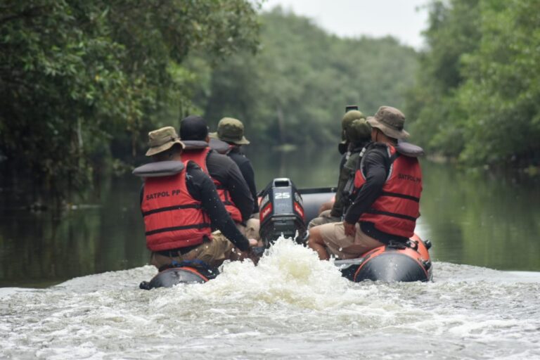 Antisipasi Adanya Pemasangan Pagar di Laut, Satpol PP Surabaya Intensifkan Patroli