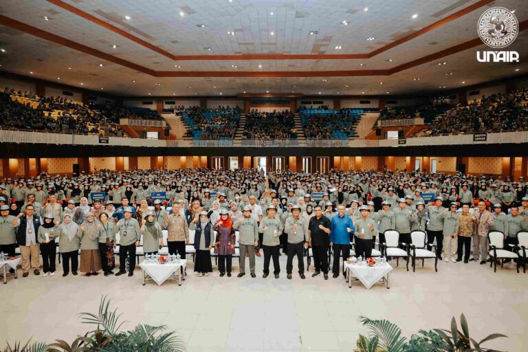 Lepas 2.961 Mahasiswa KKN-BBK ke-5, Rektor UNAIR Tekankan Pentingnya Impact kepada Masyarakat