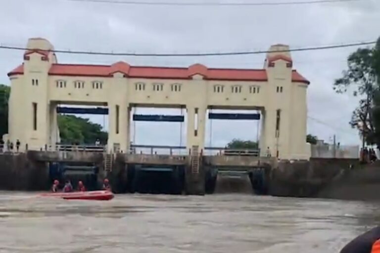 Tim SAR Gabungan Lakukan Pencarian Pria Diduga Tenggelam di Sungai Jagir Surabaya