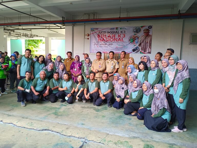 UPT Keselamatan Kerja Surabaya Adakan Aksi Sosial dalam Rangka Bulan K3 2025