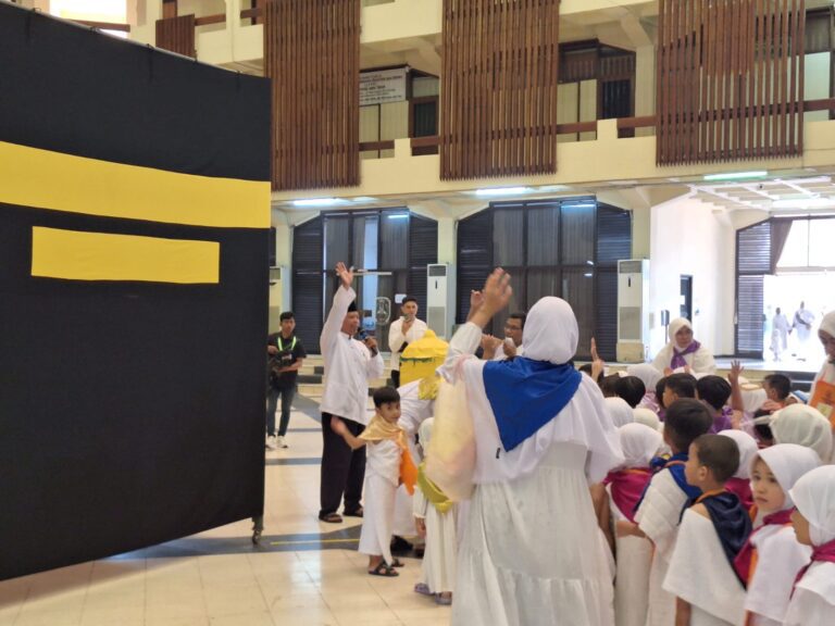 Ribuan Peserta Ikuti Manasik Haji Cilik di Islamic Center Surabaya