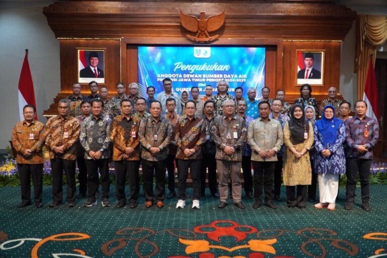 Pj Gubernur Adhy Karyono Kukuhkan Anggota Dewan Sumber Daya Air Jatim Periode 2024-2029