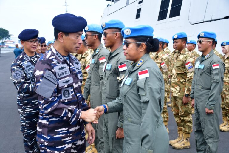 Dirops Puspenerbal Hadiri Penyambutan Satgas MTF TNI Kongo UNIFIL XXVIII-O di Pangkalan Surabaya