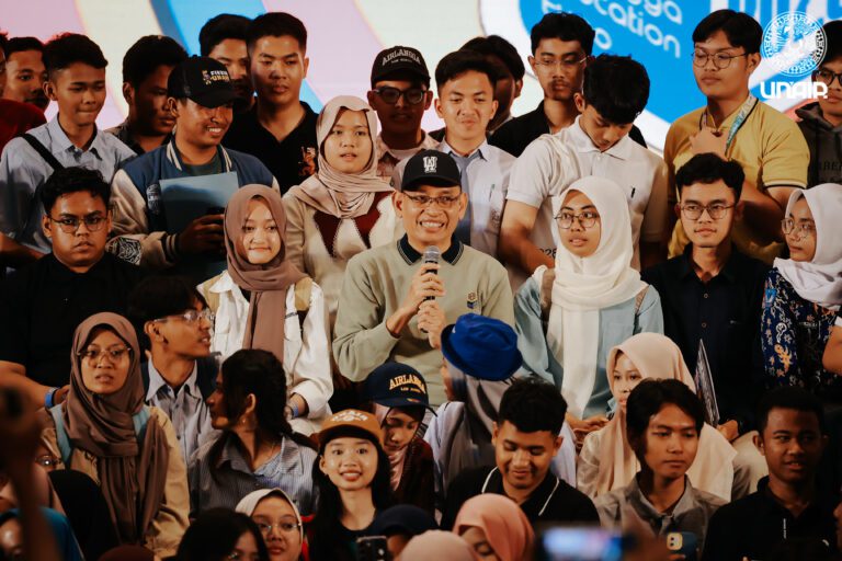 Penutupan AEE 2025, Rektor UNAIR Beri Penghargaan hingga Predikat Kandidat Golden Ticket