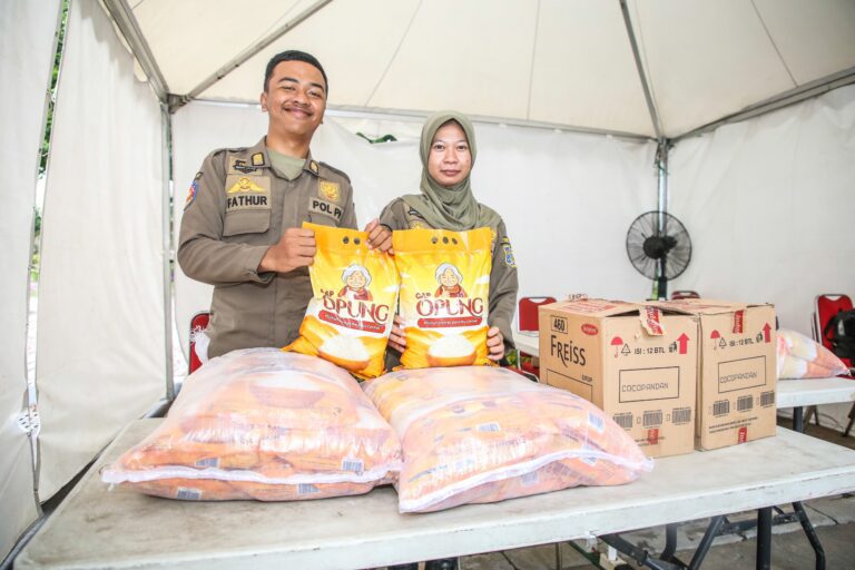 Bantuan Aksi Sosial Ganti Karangan Bunga Segera Disalurkan, Wali Kota Eri Cahyadi: Dari warga untuk warga