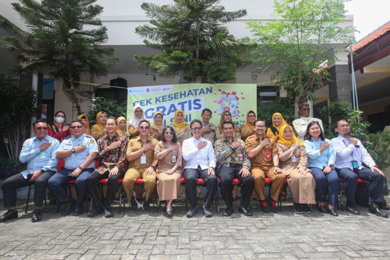 Cek Kesehatan Gratis Hari Ulang Tahun Resmi Dimulai, Menkes Budi Tinjau Pelaksanaannya di Surabaya