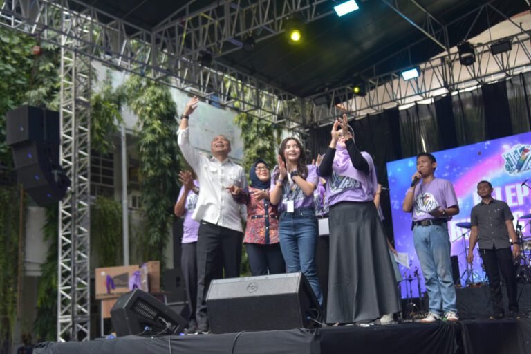 Ekspresikan Diri dan Peduli Sesama, Wali Kota Eri Apresiasi Charity Spectra & Open Air SMPN 1 Surabaya