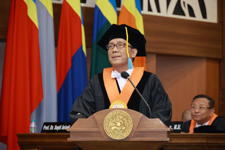 Guru Besar UNAIR Gagas Keadilan Lingkungan dan Keberlanjutan Hutan Tropis