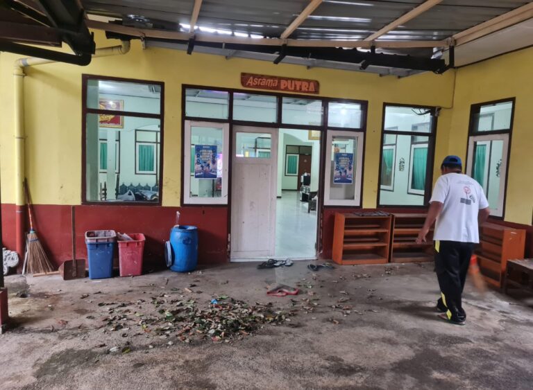 Sambut Angkatan II Tahun 2025, Pemprov Jatim-UPT PPSPA Batu Gelar Kerja Bakti