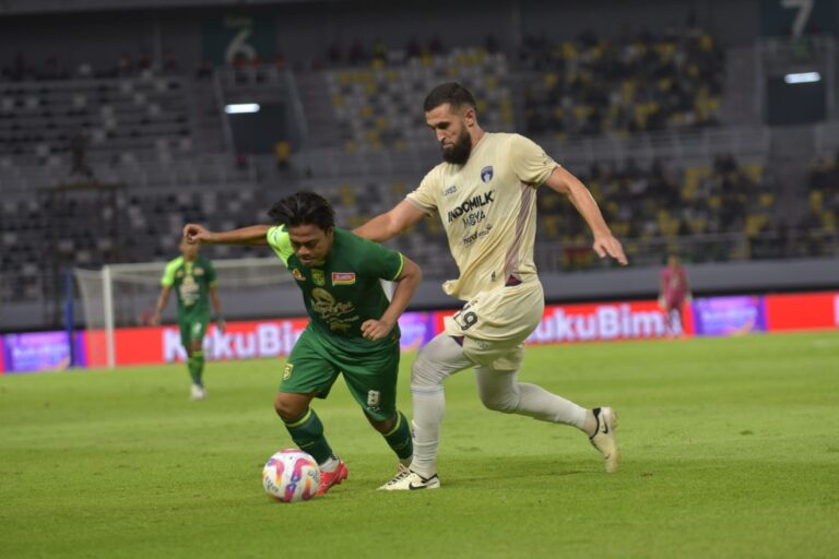 Hasil Liga 1 : Persebaya Ditahan Imbang Persita 1-1