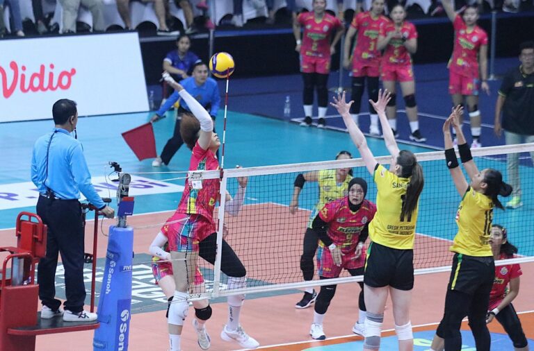 PLN Mobile Proliga 2025 : Electric Buka Peluang ke Final Four Usai Kalahkan Petrokimia