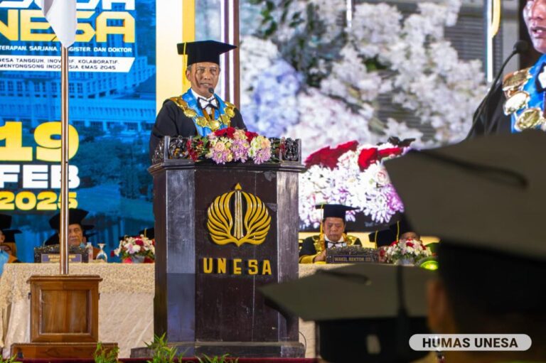 Kukuhkan 1.548 Wisudawan Periode 113, Unesa Pastikan Lulusannya Siap Berkarier di Dunia Usaha, dan Industri