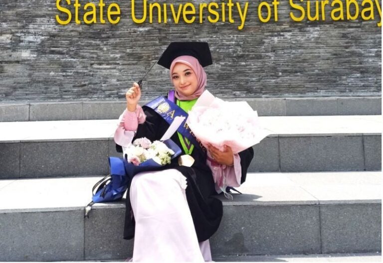 Kiat Wisudawan Terbaik Unesa Lulus 1,5 Tahun dengan IPK Sempurna