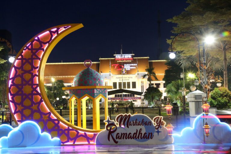 Sambut Bulan Suci Ramadan, Pemkot Surabaya Percantik Kota Dengan Ornamen Ala Timur Tengah