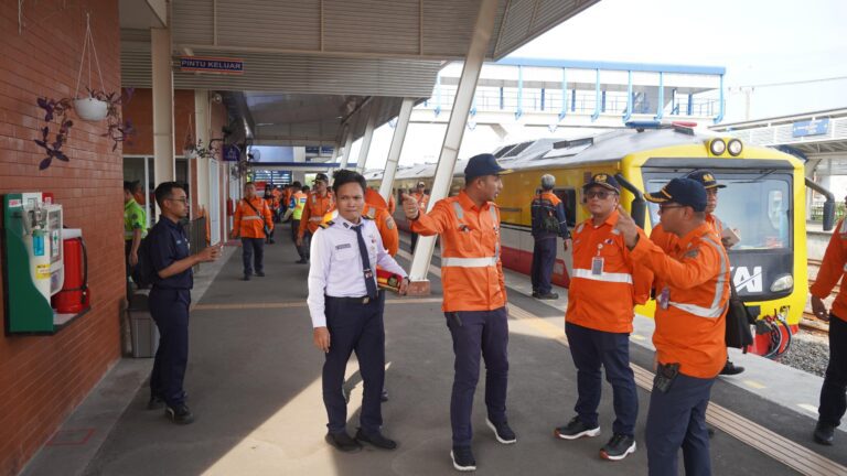 Pastikan Tidak Ada Gangguan Angkutan Lebaran 2025, KAI Daop 8 Surabaya Cek Lintas Surabaya Gubeng – Mojokerto