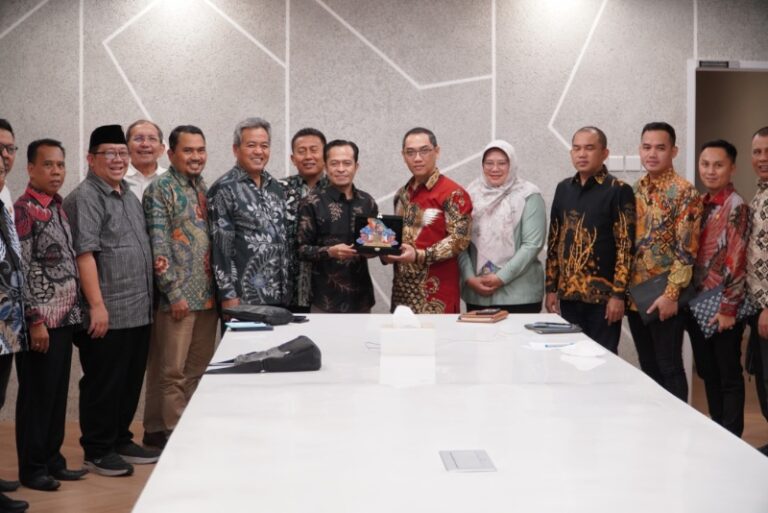 Cari Masukan Raperda Fasiltas Penanggulangan Judol, Komisi A DPRD dan Diskominfo Jatim Kunker ke Komdigi