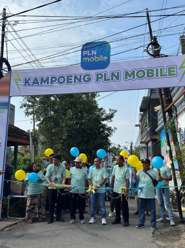 PLN Resmikan Kampung PLN Mobile Semarakkan Ramadan 2025