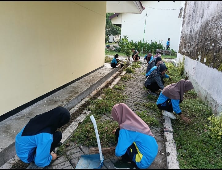 Jaga Kebersihan Lingkungan, Pemprov Jatim-UPT PSBR Bojonegoro Laksanakan Kerja Bakti