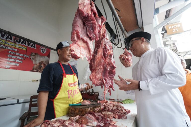 Wabup Mujiono Tinjau Harga dan Ketersediaan Bahan Pokok Jelang Lebaran