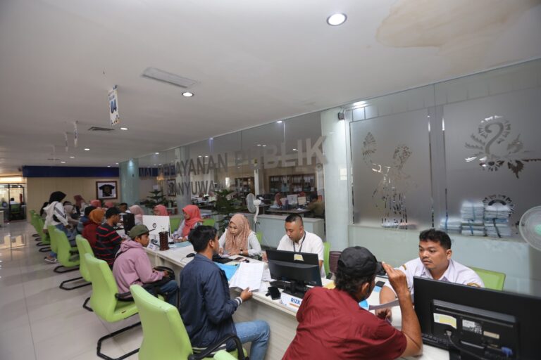 Libur Lebaran, Kantor Dispendukcapil Banyuwangi Tetap Buka Layanan Bagi Warga  