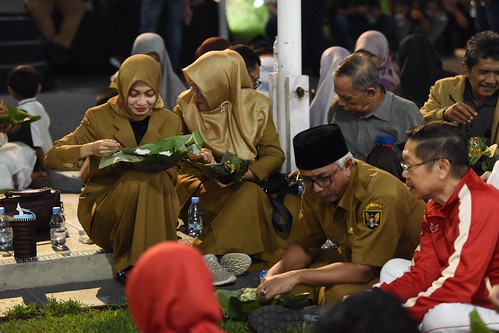 Tidak Ada Sekat, Wali Kota dan Wakil Wali Kota Kediri Buka Bersama Ribuan Masyarakat